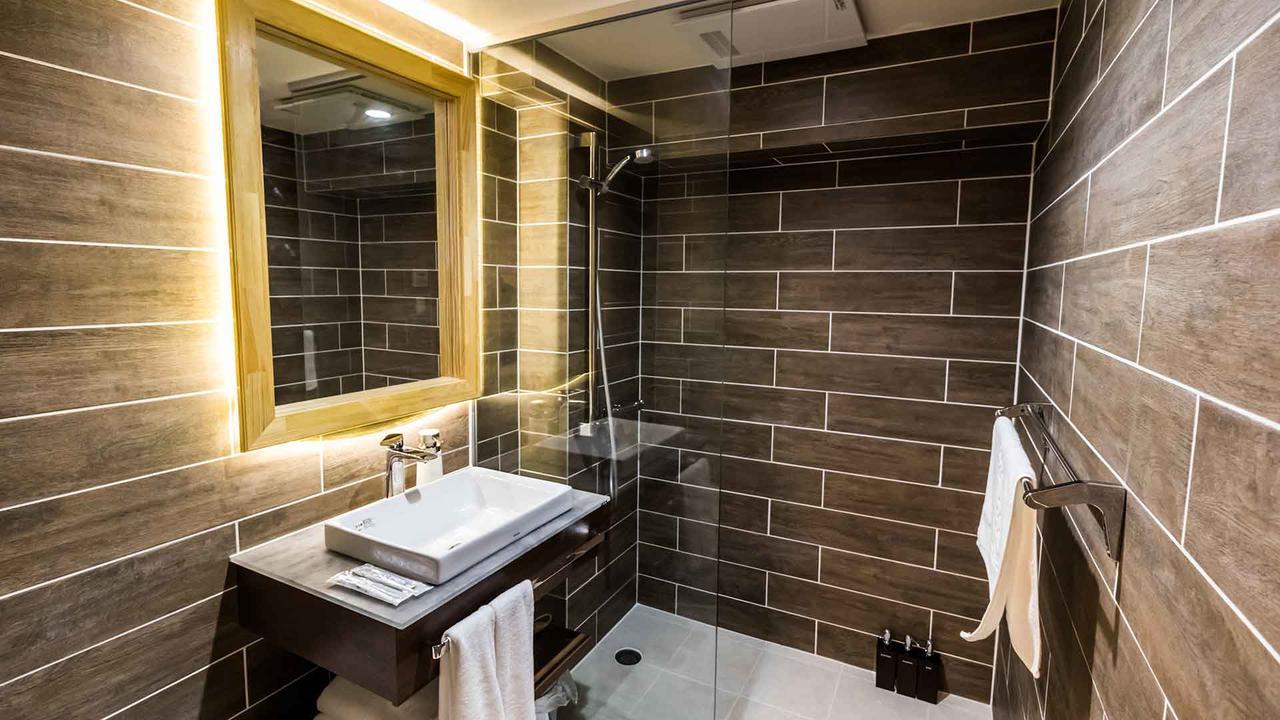 Hotel Silverhorn Миоко Екстериор снимка